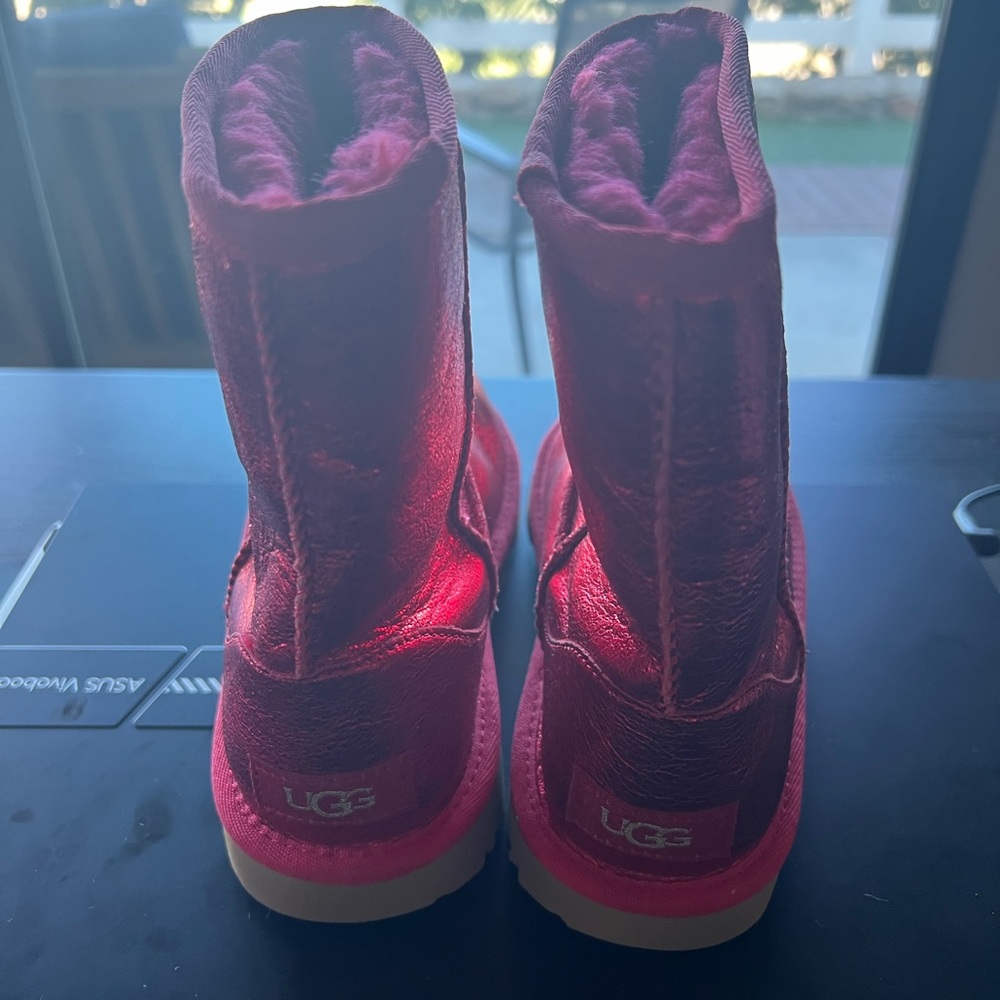 Girls boots Ugg size 3